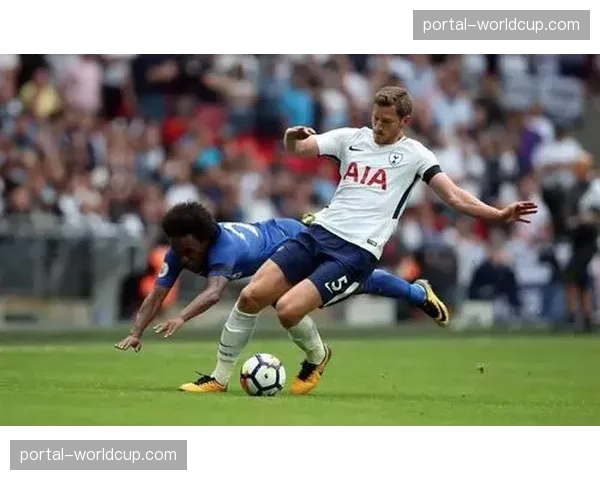 镜头聚焦：第87分钟，阿什拉夫狂奔80米回追，在底线处完成关键封堵