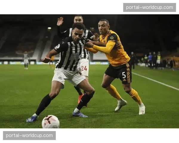 天空体育:由于当地突发强降雨,富勒姆对阵纽卡一役下半场延迟开球 天空体育:由于当地突发强降雨,富勒姆对阵纽卡一役下半场延迟开球